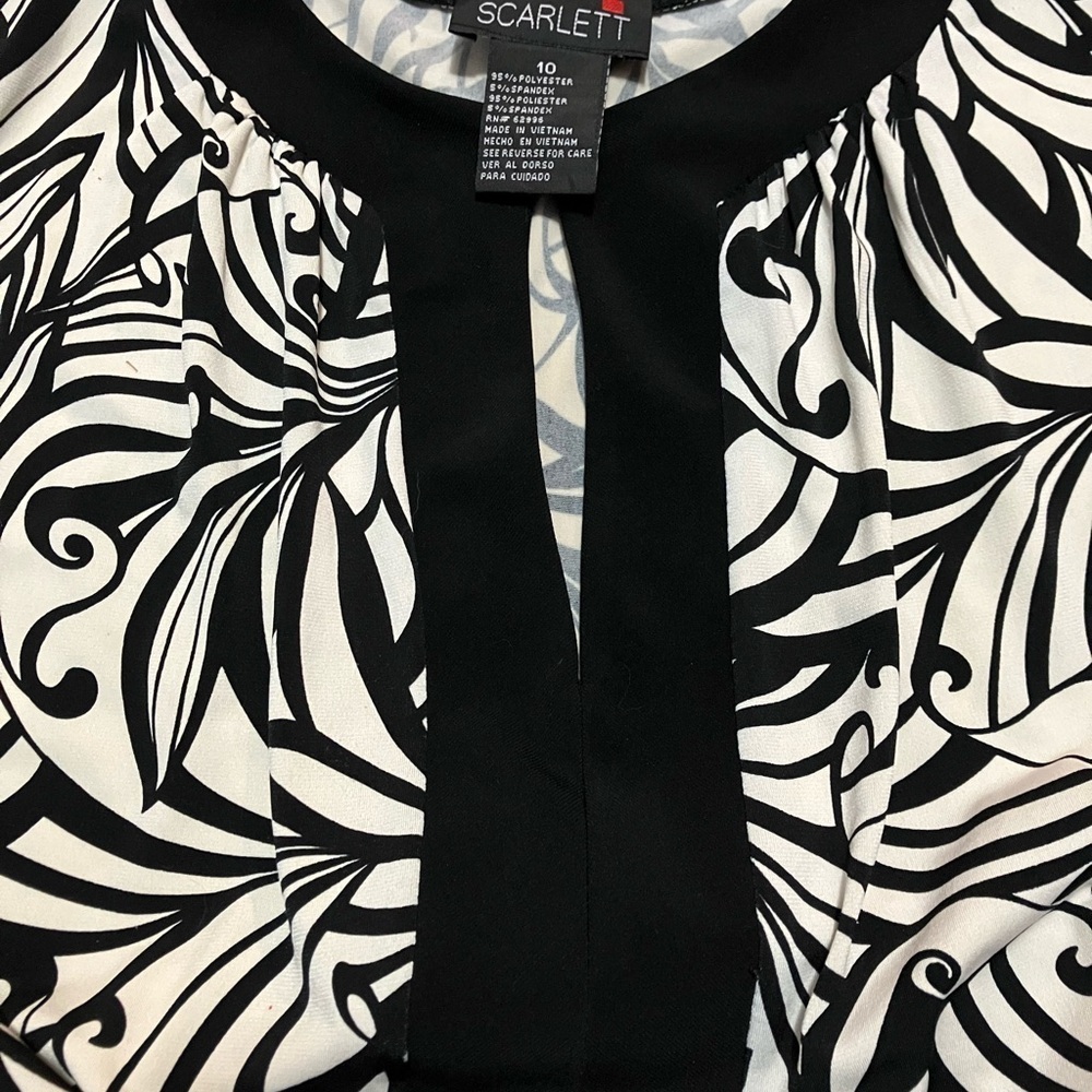 Chic Black and White Patterned Dress - Picture 4 of 7